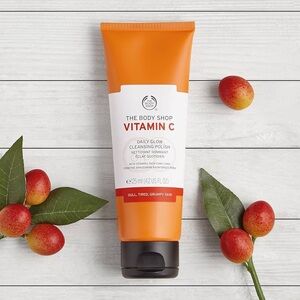 The Body Shop Vitamin C Daily Glow Brightening Cleansing Polish